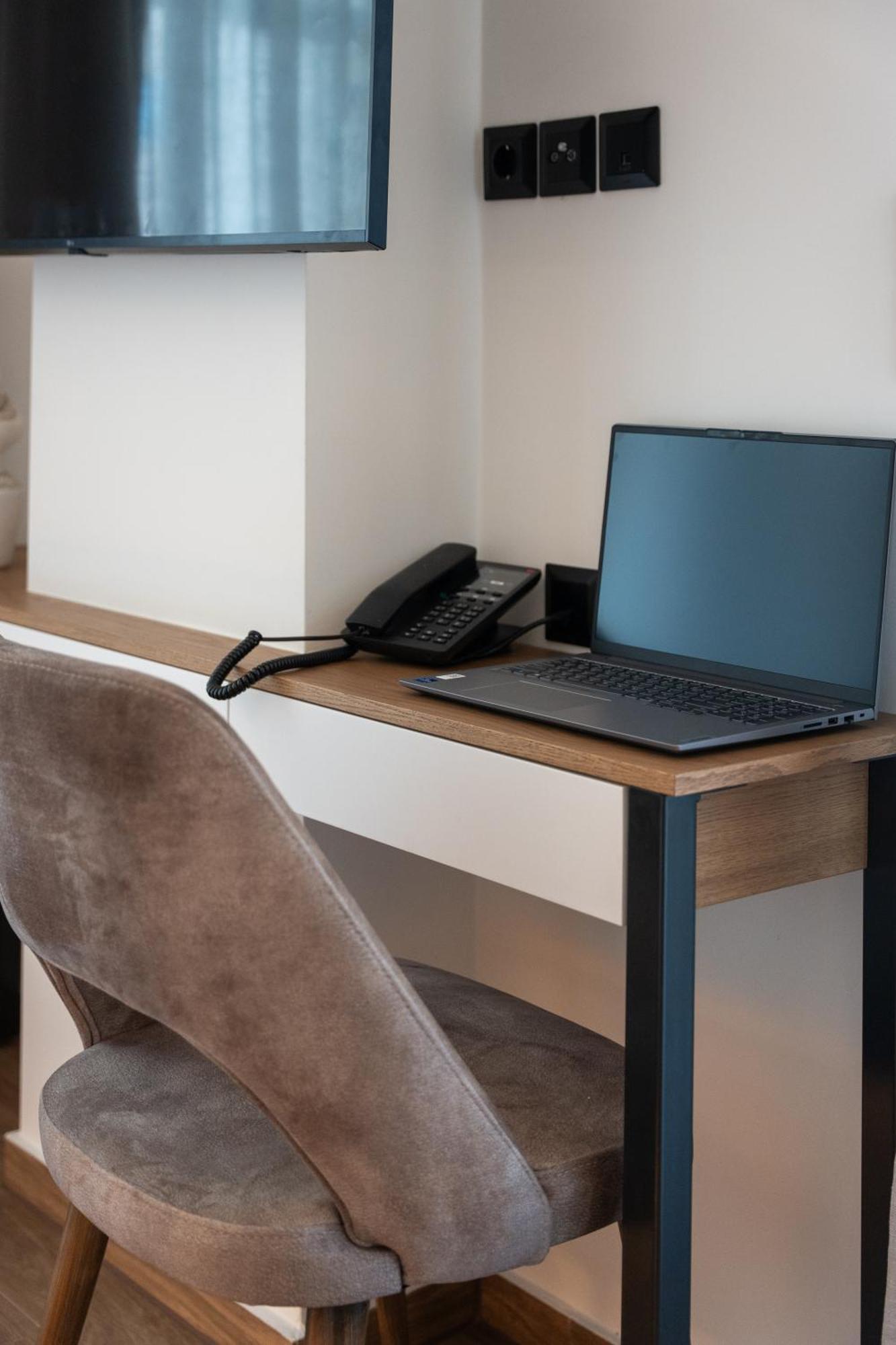 Volos Inn Hotel Екстер'єр фото