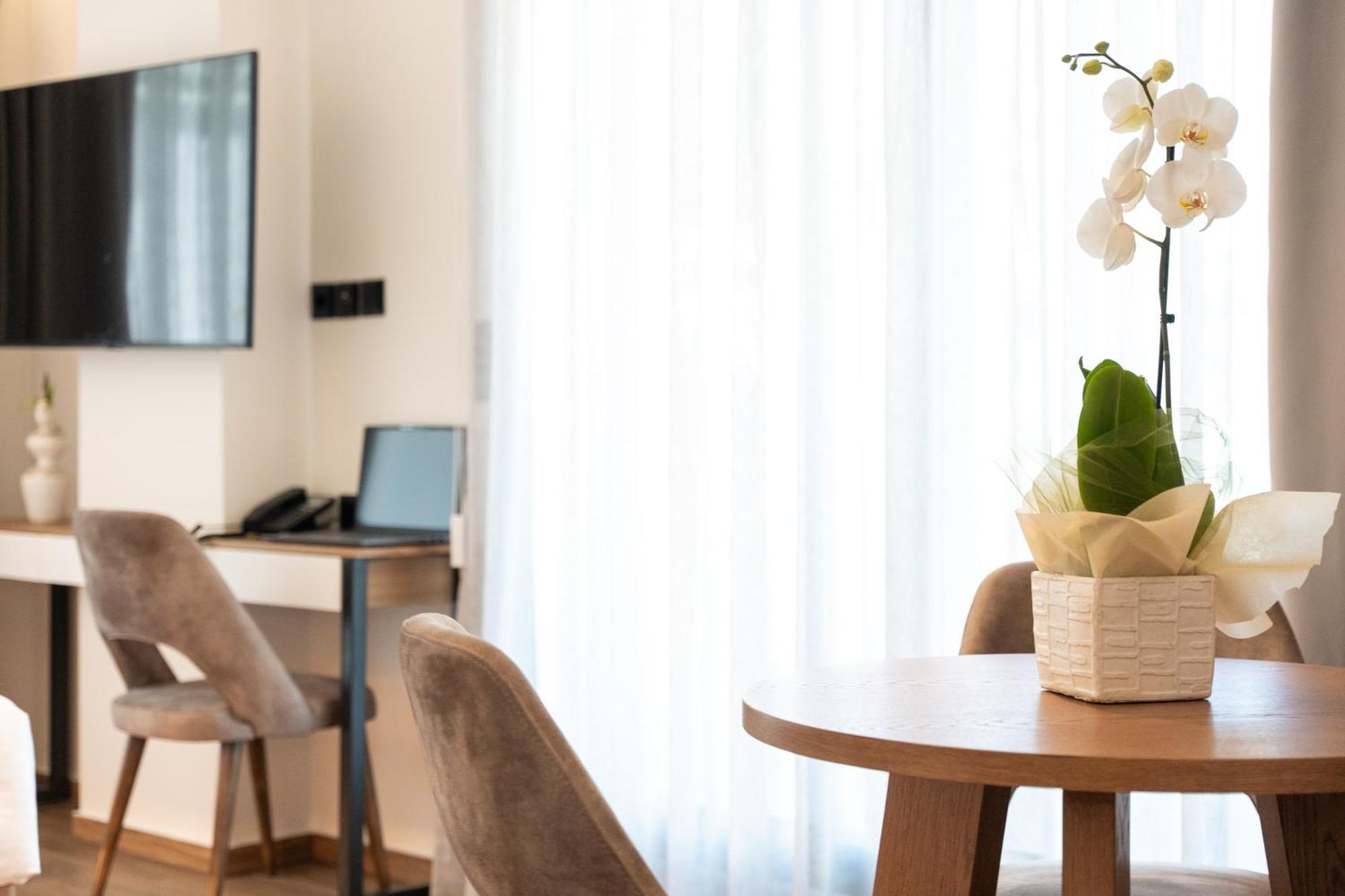 Volos Inn Hotel Екстер'єр фото